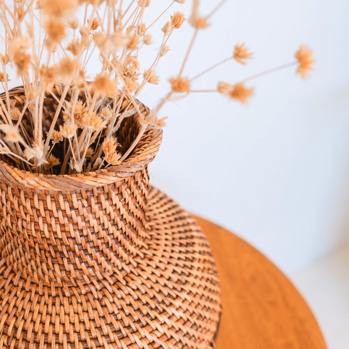 Rotan vaas – houten vaas – vaas voor gedroogde bloemen – kleine rotan vaas – Boho decor vaas gemaakt van geweven rotan en hout (Ø 22 cm) KAMARI bruin